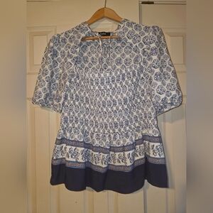 Chic Blue and White Patterned Blouse
